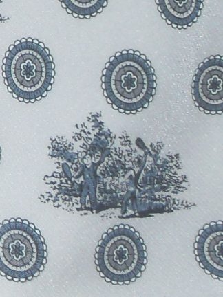 Silk tie with a grey background and a detailed design of men with clubs