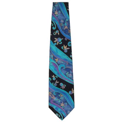 Stunning silk tie in shades of blue and purple