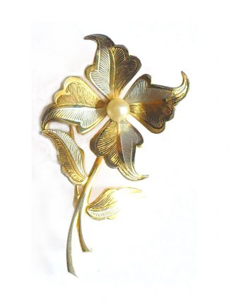 Flower brooch with a pearl centre
